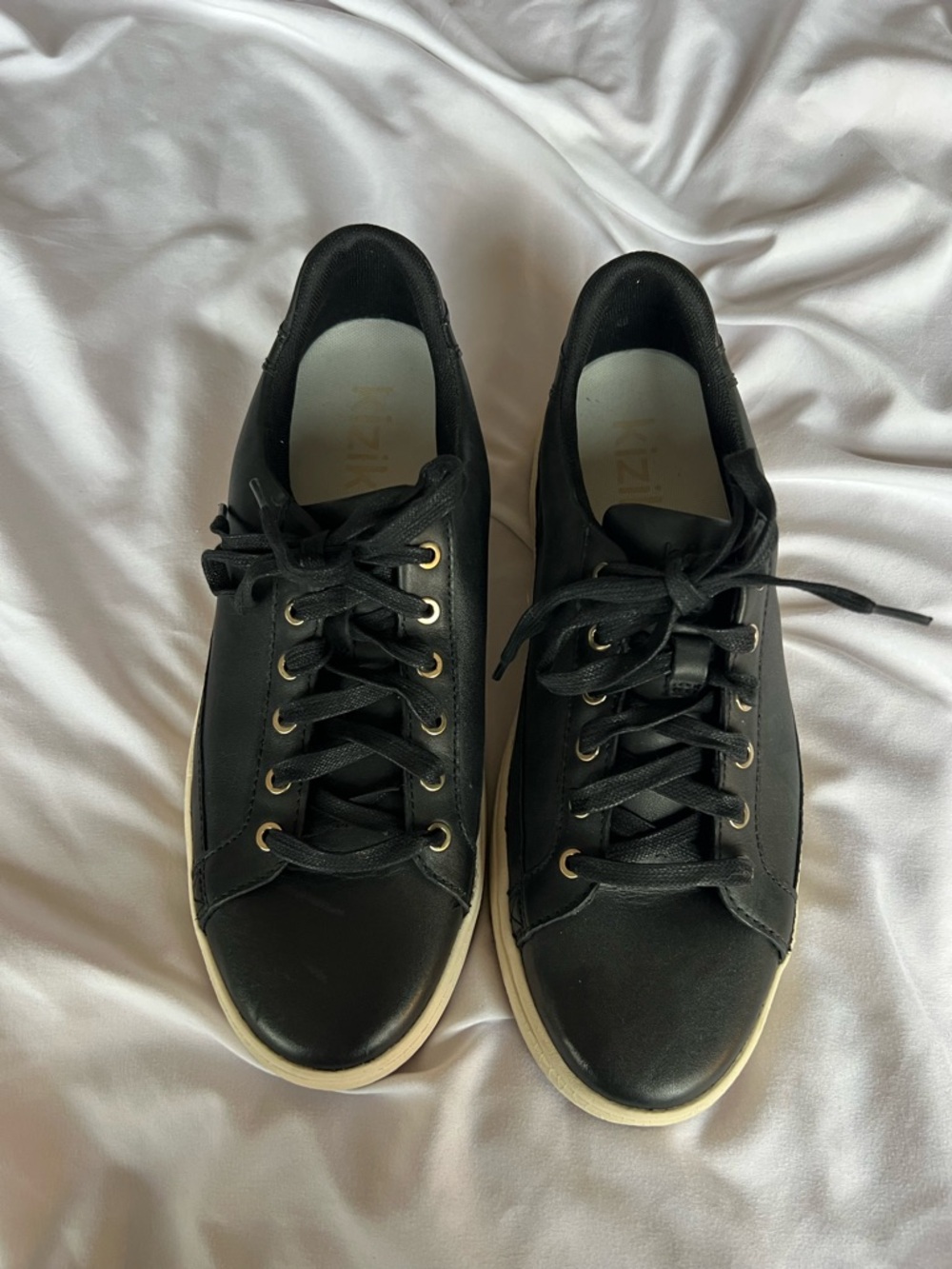 Kizik Vegas Black Leather with Gold Rivet. M9/W10.5